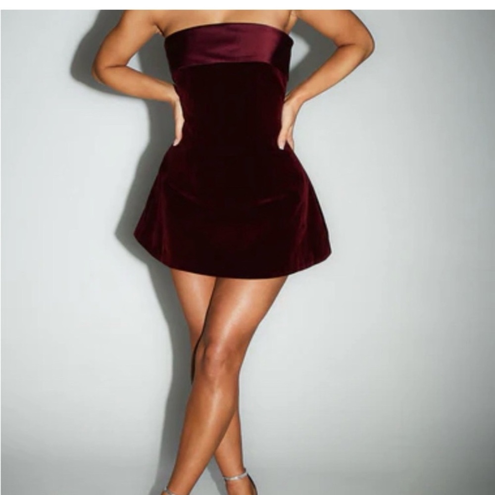 Chic Strapless Wine Dress